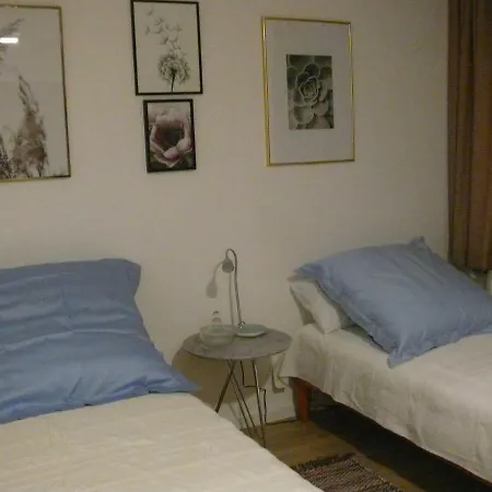 E. Und E. Walter Apartment