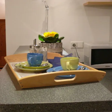 E. Und E. Walter Apartment *